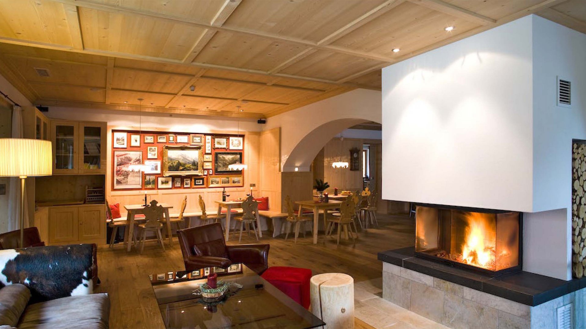 Time to relax in the fireplace room at Hotel Bella Vista.